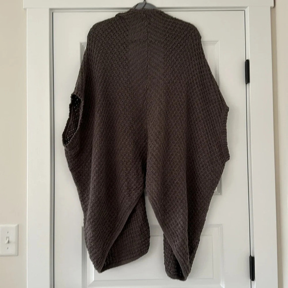 AE brownish grey shawl - Picture 4 of 4